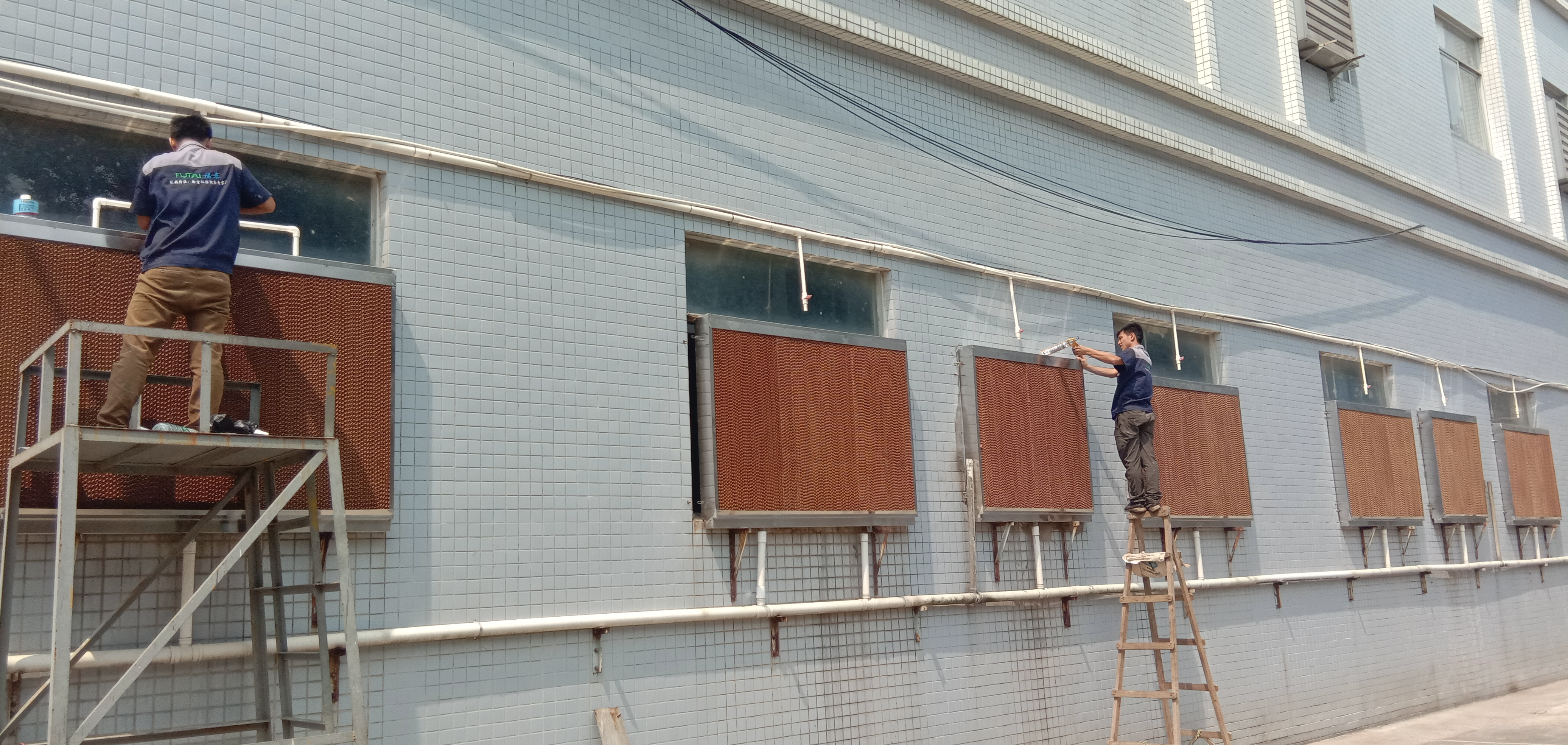 負壓式水簾風(fēng)機和一體式水簾風(fēng)機有什么不同